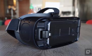 Лучшая мобильная гарнитура виртуальной реальности - Samsung Gear VR