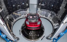 Электрический родстер Илона Маска готовится к полету вокруг Марса