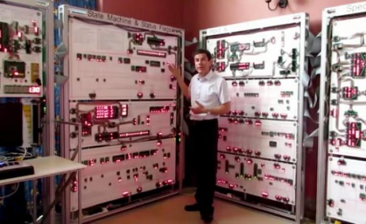 Учёный из Стэнфорда собрал 10-метровый макропроцессор