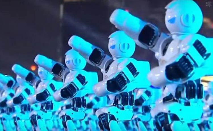 #видео дня | 500 роботов синхронно танцуют в честь китайского Нового года